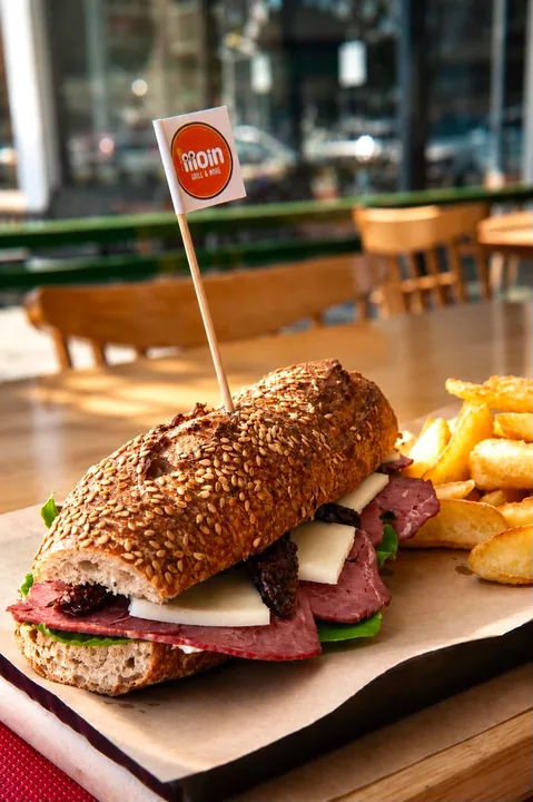Moin bayraklı sandwich tabağı